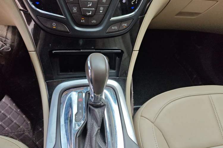 Used Buick Regal 2014 2.0L Elite Fashion Edition Gear Lever