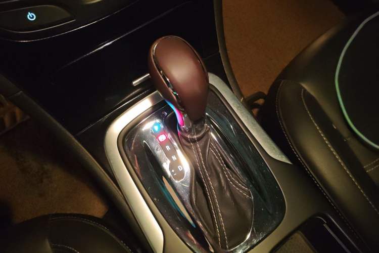 Used Buick Regal 2014 1.6T Fashionable Tech Edition Gear Lever