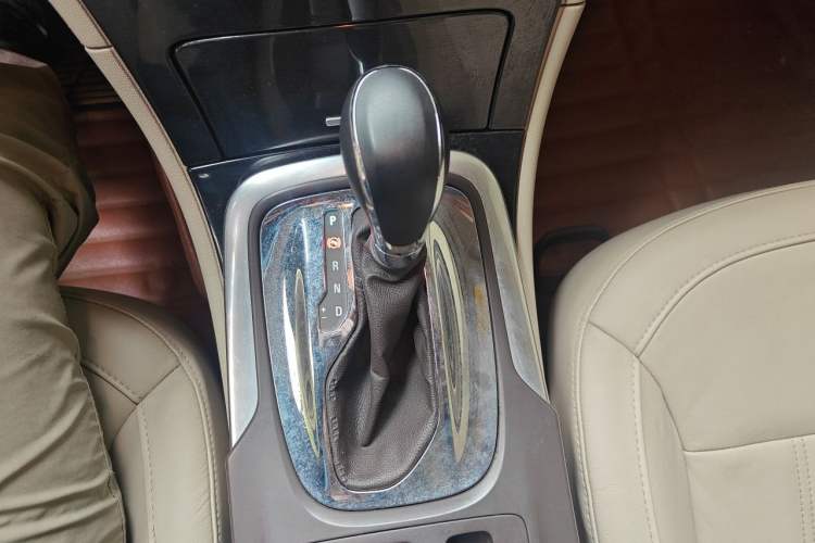 Used Buick Regal 2014 2.0L Elite Fashion Edition Gear Lever