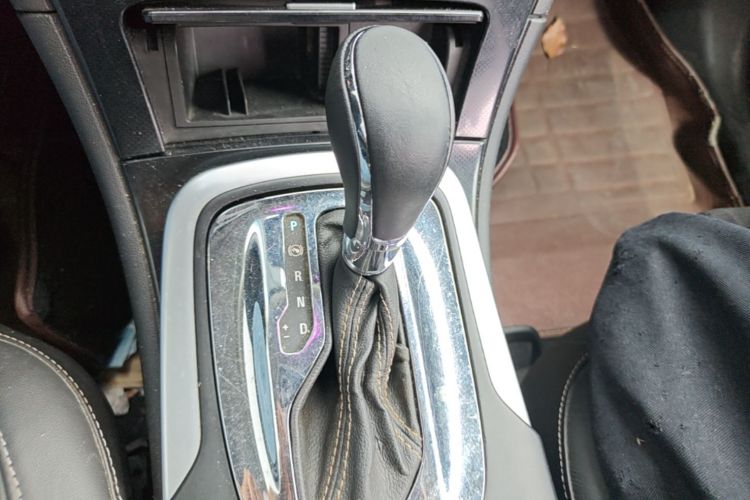Used Buick Regal 2014 1.6T Fashionable Tech Edition Gear Lever