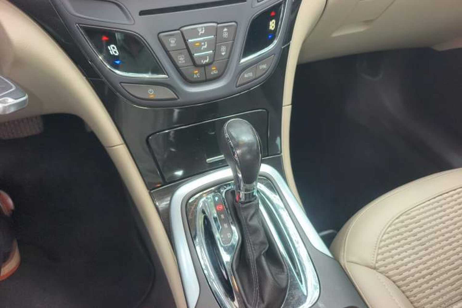 Used Buick Regal 2014 2.0L Leading Fashion Edition Gear Lever