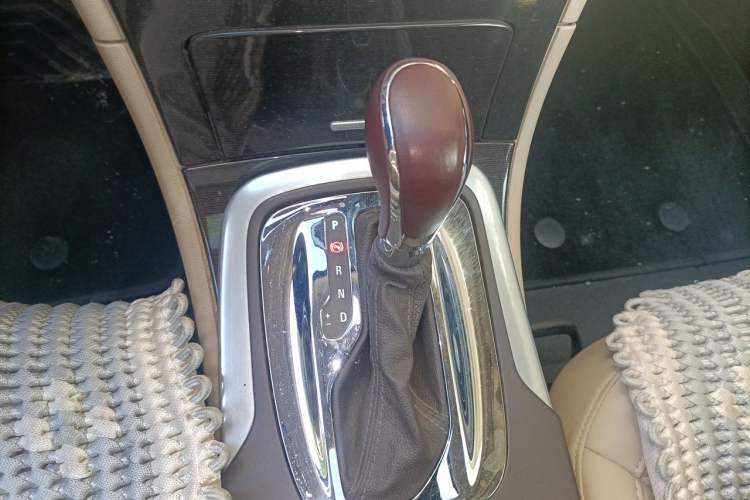 Used Buick Regal 2014 2.0L Leading Fashion Edition Gear Lever