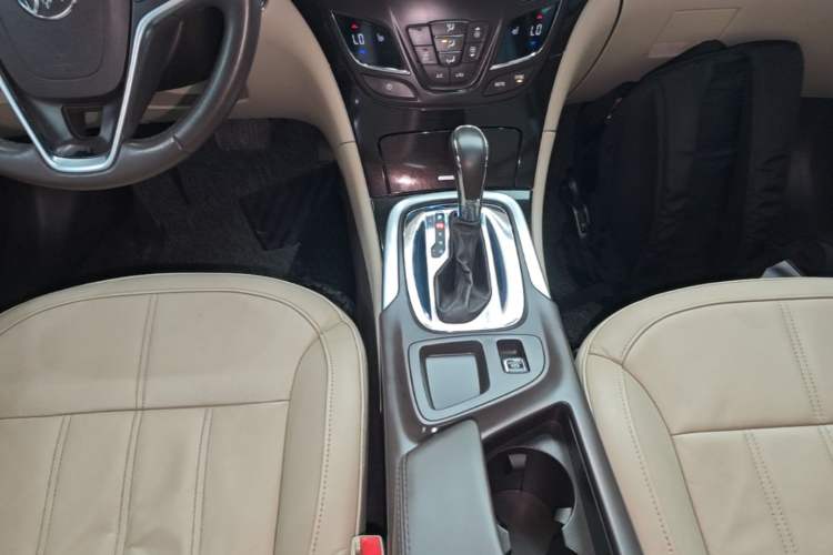 Used Buick Regal 2014 2.0L Elite Fashion Edition Gear Lever