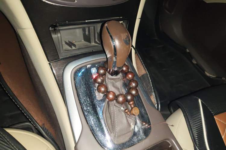 Used Buick Regal 2014 2.0L Leading Fashion Edition Gear Lever