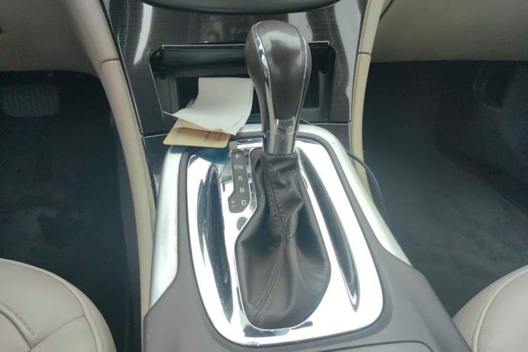 Used Buick Regal 2014 2.0L Elite Fashion Edition Gear Lever