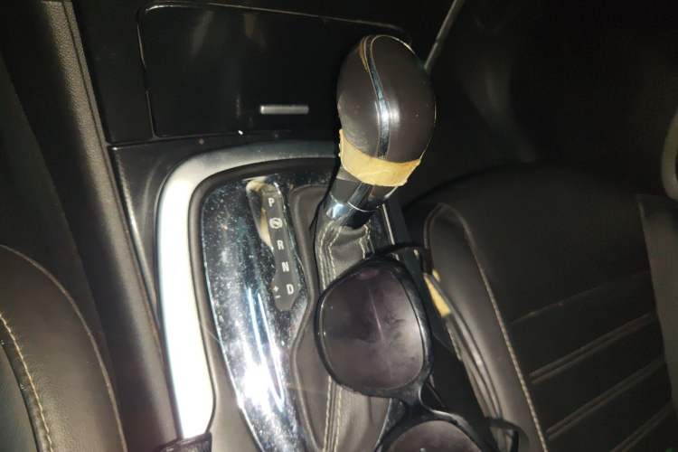 Used Buick Regal 2014 1.6T Fashionable Tech Edition Gear Lever