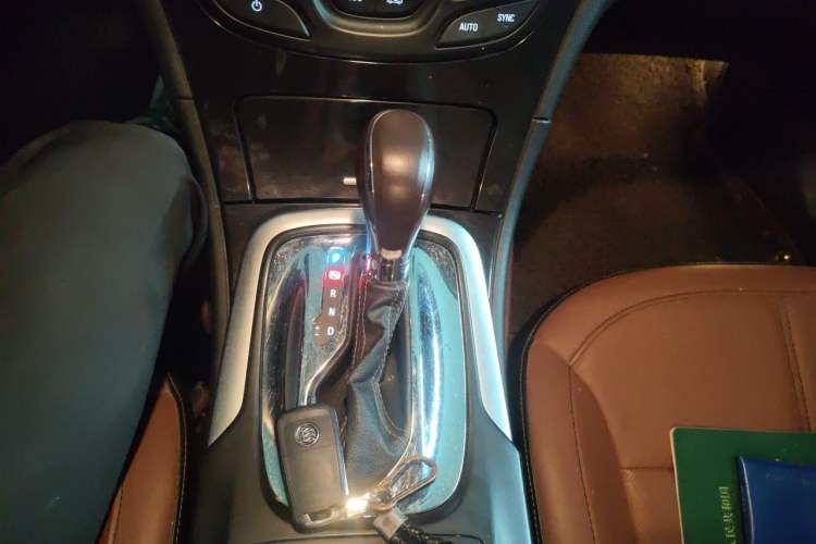 Used Buick Regal 2014 2.4L SIDI Luxury Fashion Edition Gear Lever