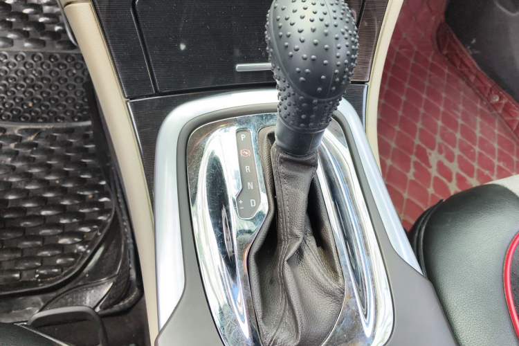 Used Buick Regal 2014 2.0L Leading Fashion Edition Gear Lever