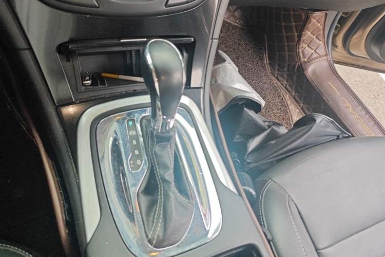 Used Buick Regal 2014 1.6T Fashionable Tech Edition Gear Lever