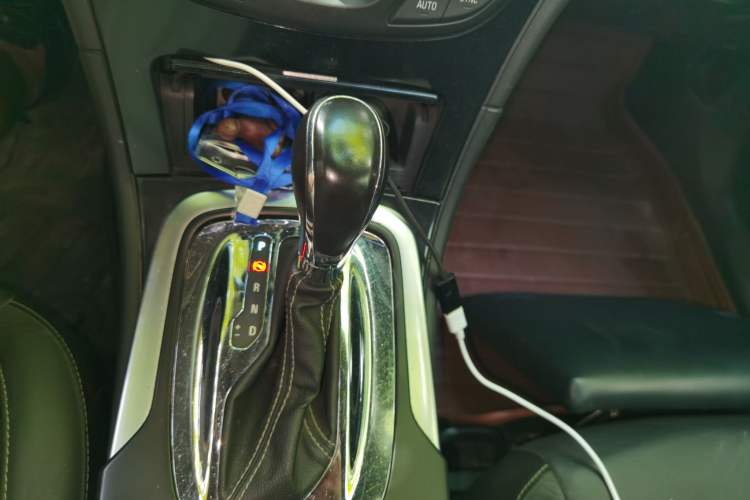 Used Buick Regal 2014 1.6T Fashionable Tech Edition Gear Lever