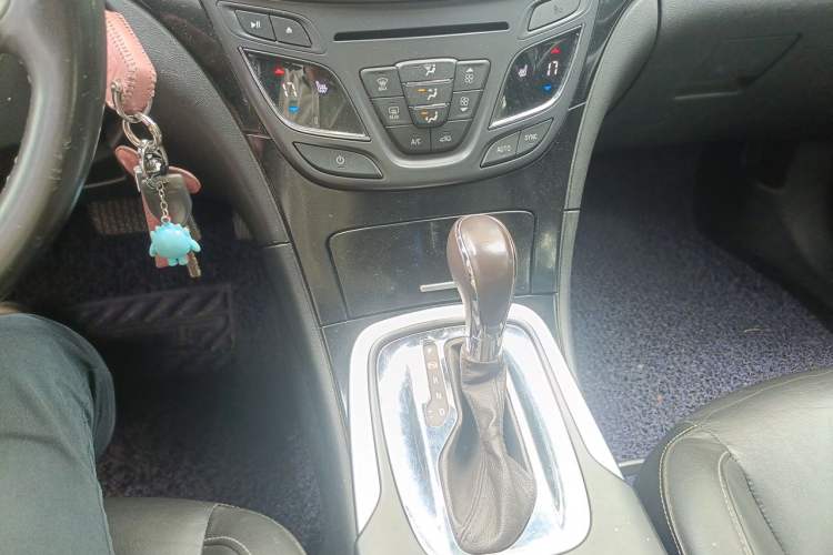 Used Buick Regal 2014 1.6T Fashionable Tech Edition Gear Lever