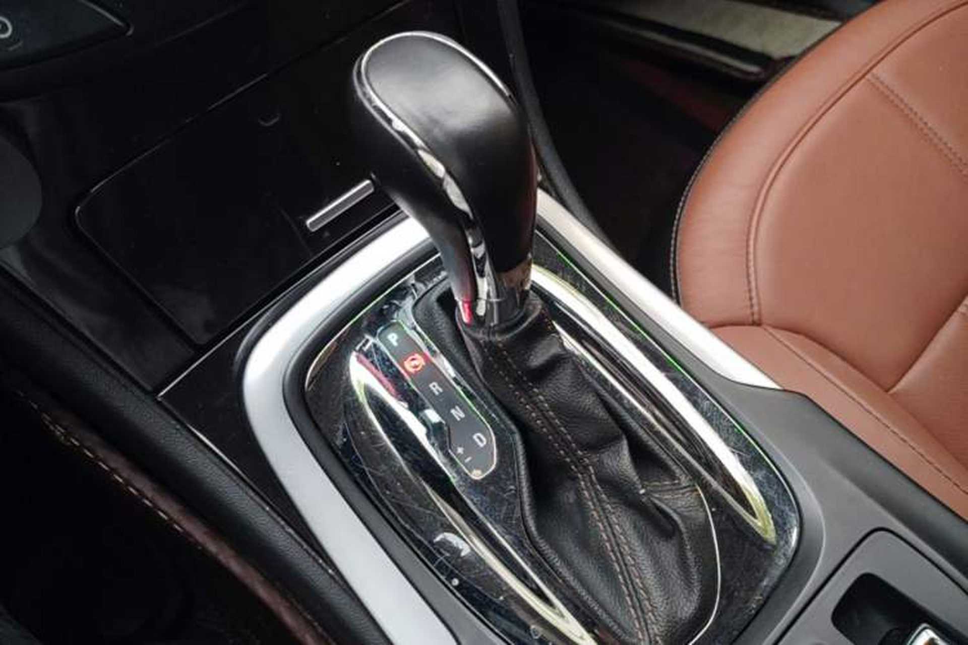 Used Buick Regal 2014 2.4L SIDI Luxury Fashion Edition Gear Lever