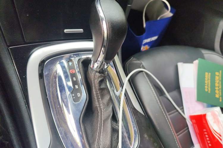 Used Buick Regal 2014 1.6T Fashionable Tech Edition Gear Lever