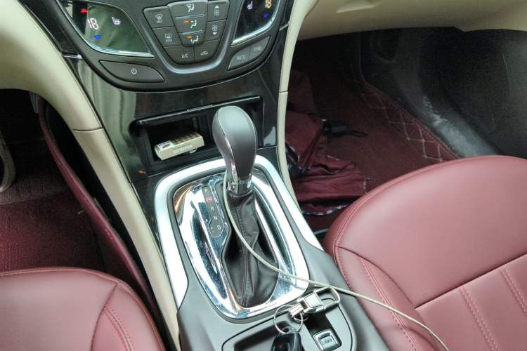 Used Buick Regal 2014 2.0L Elite Fashion Edition Gear Lever