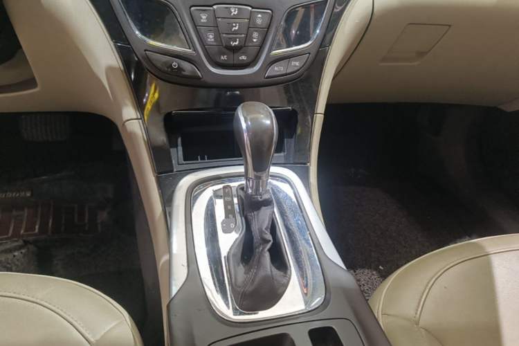 Used Buick Regal 2014 2.0L Elite Fashion Edition Gear Lever