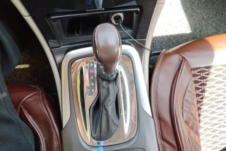 Used Buick Regal 2014 2.0L Elite Fashion Edition Gear Lever