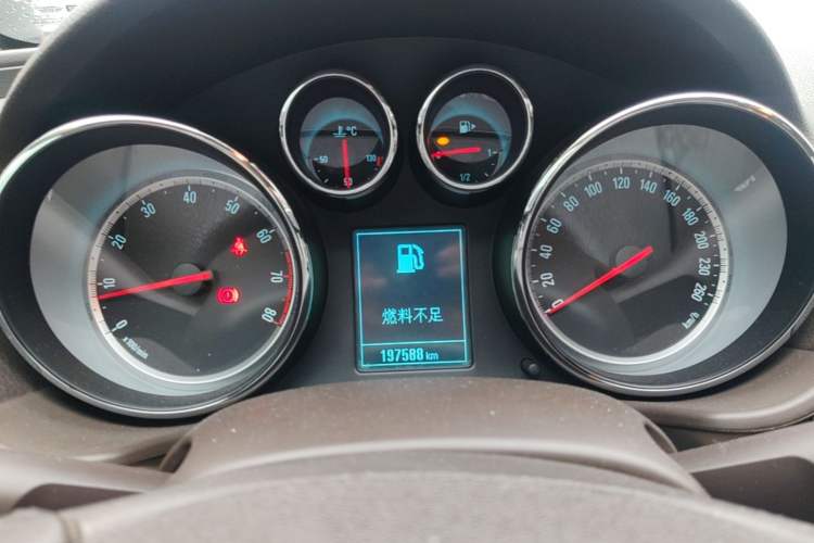 Used Buick Regal 2014 2.0L Leading Fashion Edition Instrument Cluster