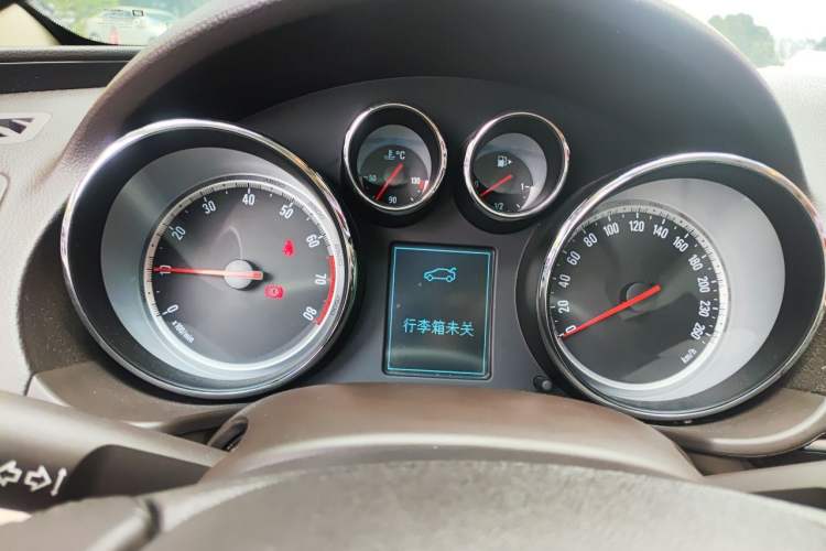 Used Buick Regal 2014 2.0L Leading Fashion Edition Instrument Cluster