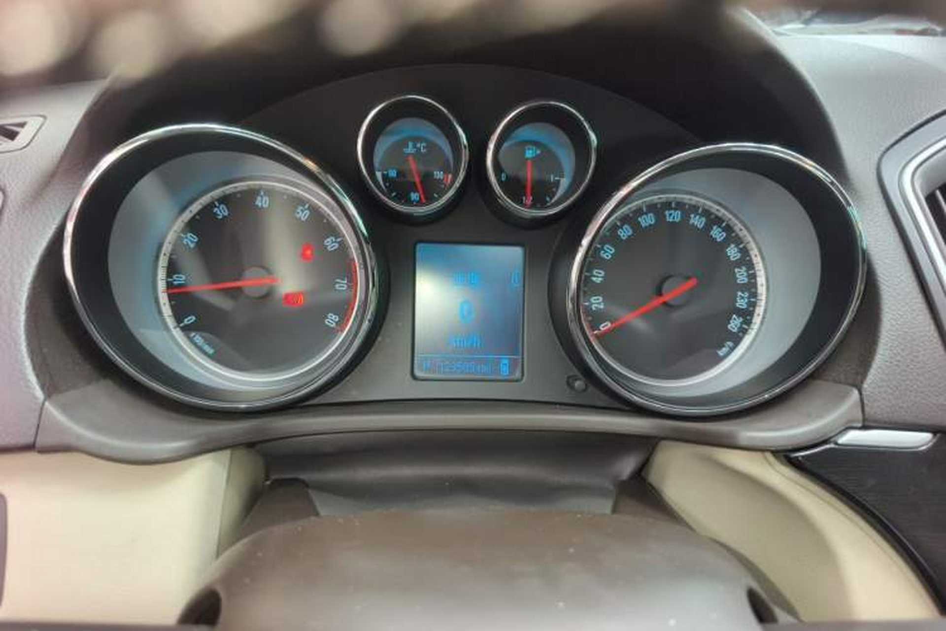 Used Buick Regal 2014 2.0L Leading Fashion Edition Instrument Cluster