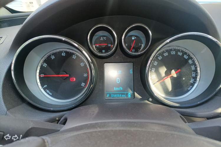 Used Buick Regal 2014 2.0L Leading Fashion Edition Instrument Cluster