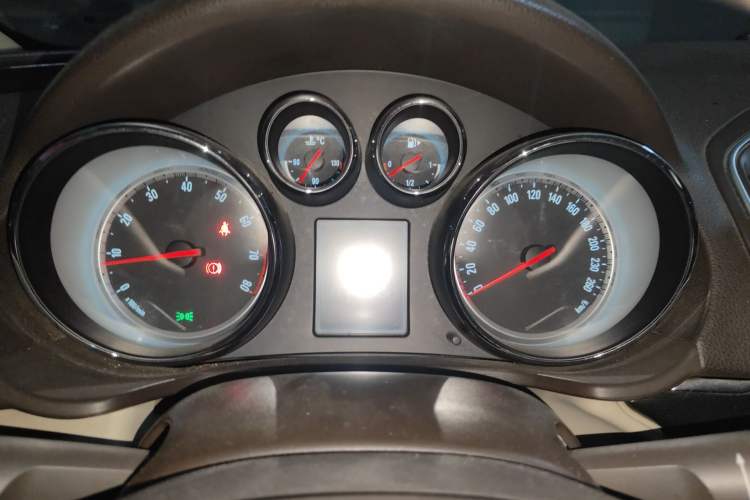 Used Buick Regal 2014 2.0L Leading Fashion Edition Instrument Cluster