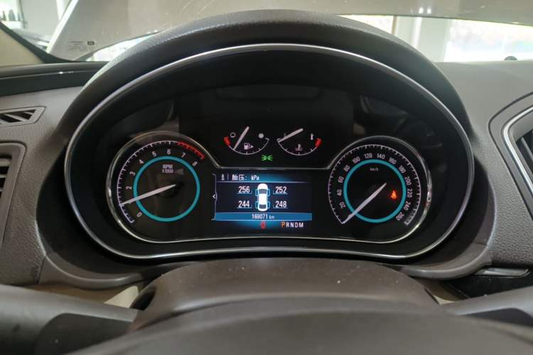 Used Buick Regal 2014 2.0L Elite Fashion Edition Instrument Cluster
