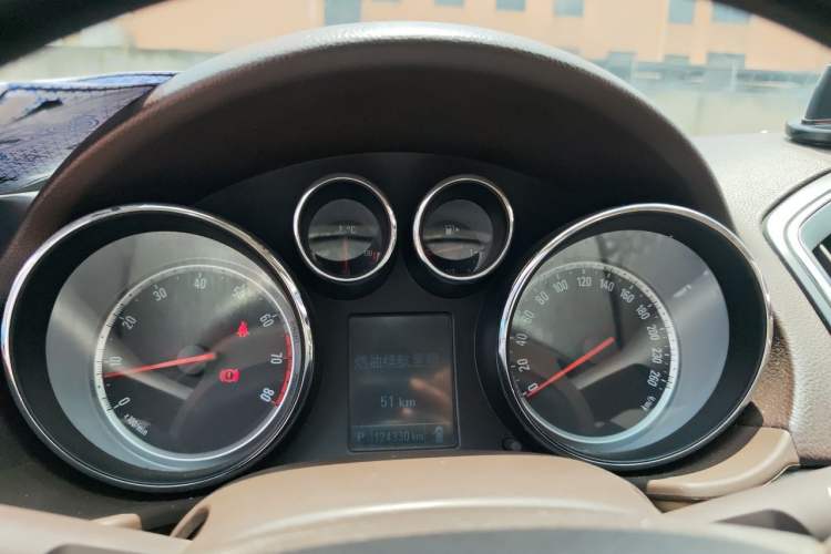 Used Buick Regal 2014 2.0L Leading Fashion Edition Instrument Cluster