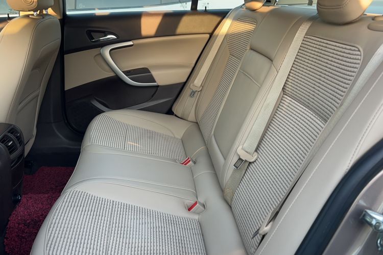 Used Buick Regal 2014 2.0L Leading Fashion Edition Interior 2