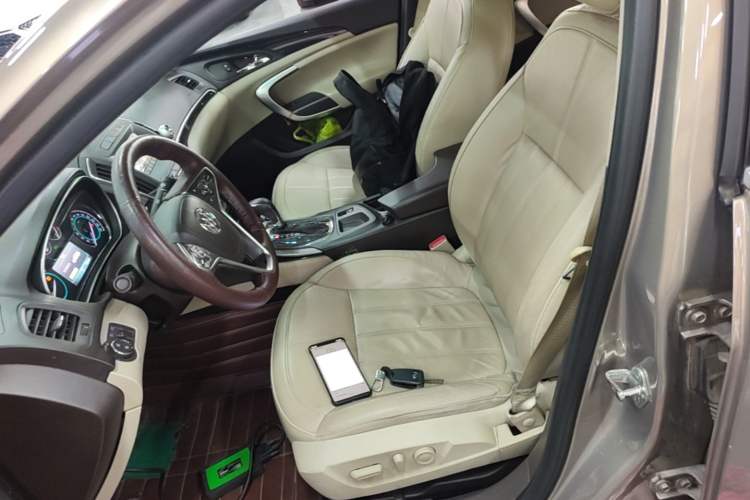 Used Buick Regal 2014 2.0L Elite Fashion Edition Left Front Seat