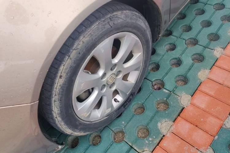 Used Buick Regal 2014 2.0L Leading Fashion Edition Left Front Wheel Hub