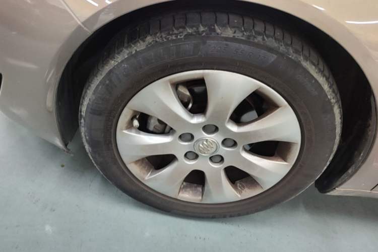 Used Buick Regal 2014 2.0L Elite Fashion Edition Left Front Wheel Hub