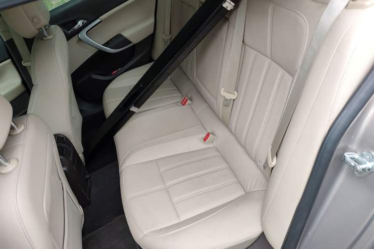 Used Buick Regal 2014 2.0L Elite Fashion Edition Left Rear Seat