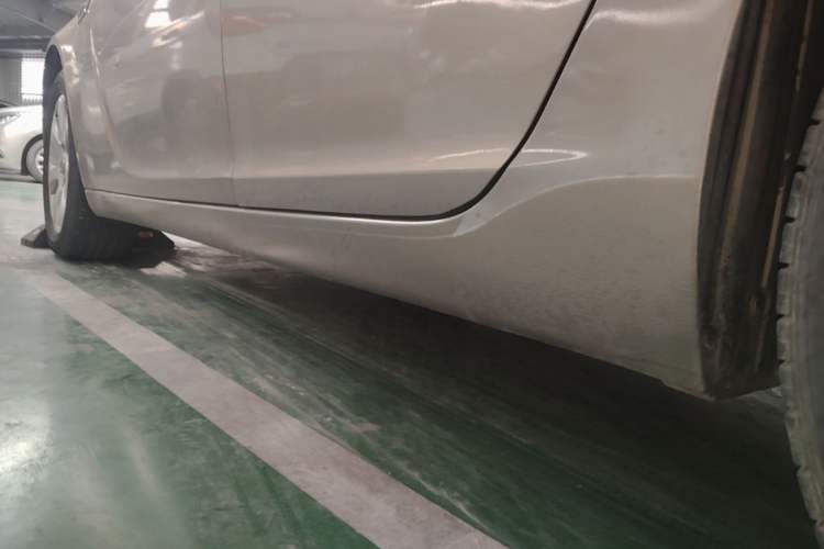 Used Buick Regal 2014 2.0L Elite Fashion Edition Left Side Sill