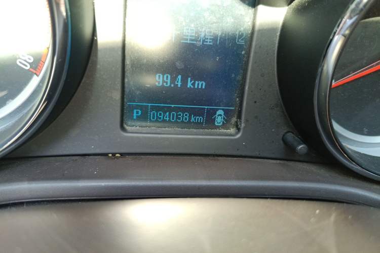 Used Buick Regal 2014 2.0L Leading Fashion Edition Odometer Close Up