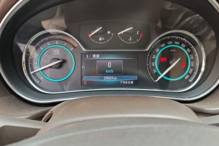 Used Buick Regal 2014 2.0L Elite Fashion Edition Odometer Close Up