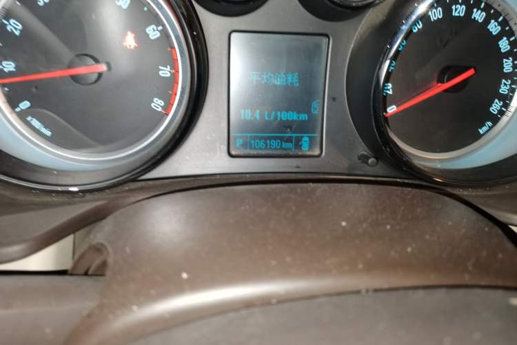 Used Buick Regal 2014 2.0L Leading Fashion Edition Odometer Close Up