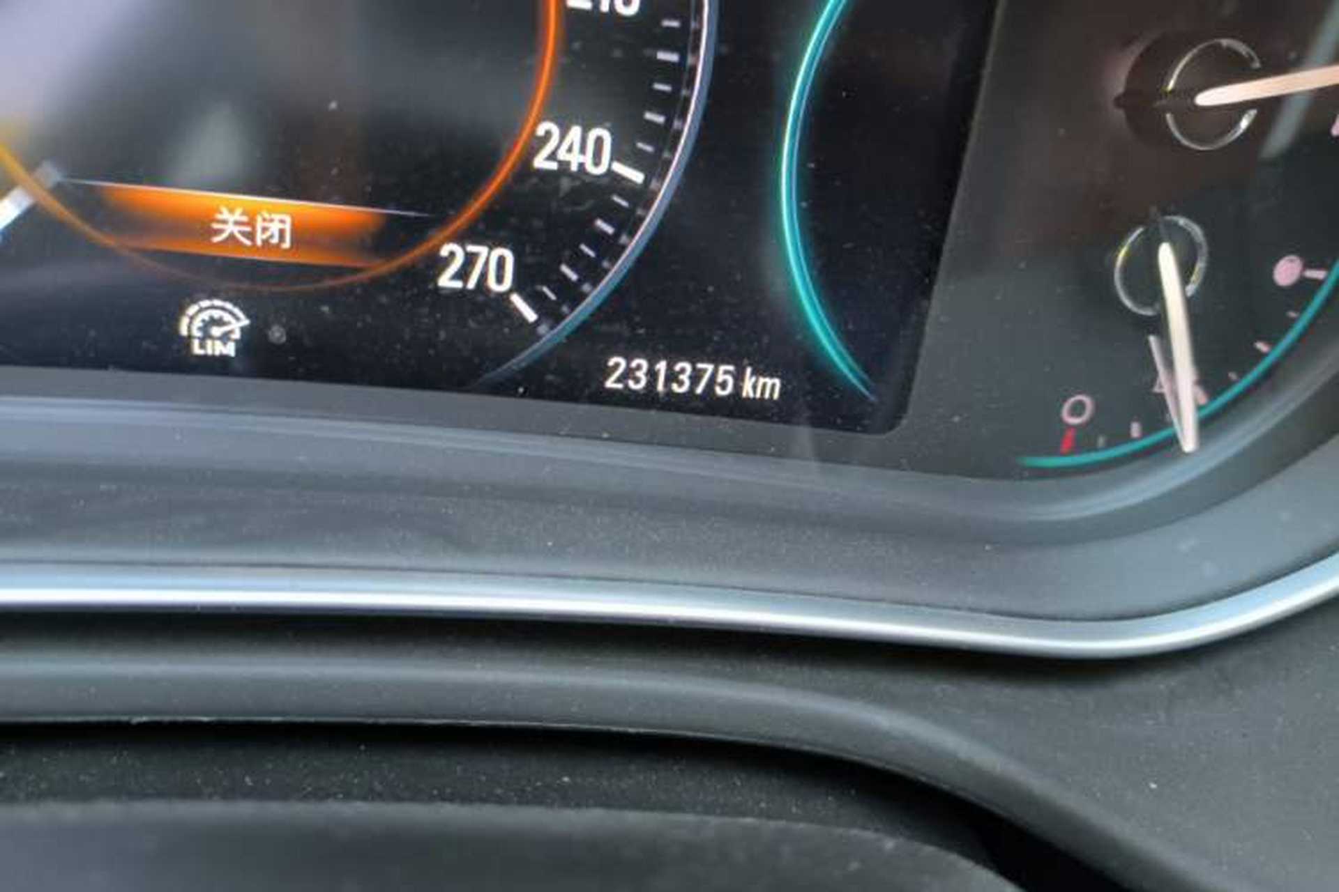 Used Buick Regal 2014 2.4L SIDI Luxury Fashion Edition Odometer Close Up