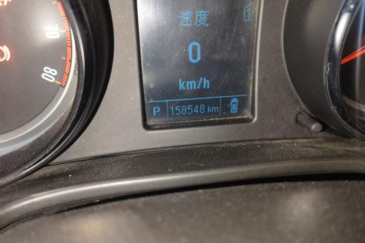 Used Buick Regal 2014 1.6T Fashionable Tech Edition Odometer Close Up