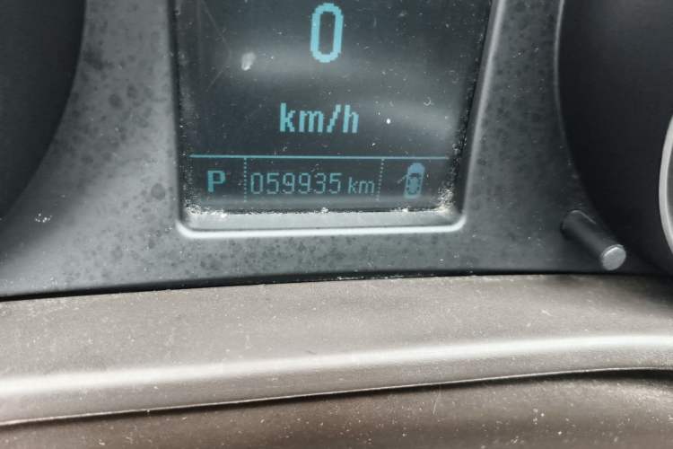 Used Buick Regal 2014 2.0L Leading Fashion Edition Odometer Close Up