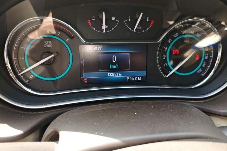 Used Buick Regal 2014 2.0L Elite Fashion Edition Odometer Close Up