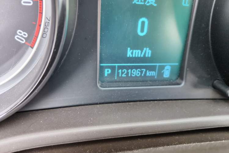 Used Buick Regal 2014 2.0L Leading Fashion Edition Odometer Close Up