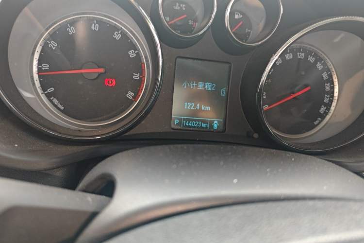 Used Buick Regal 2014 1.6T Fashionable Tech Edition Odometer Close Up