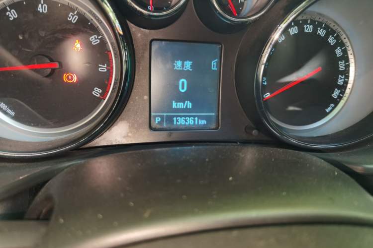 Used Buick Regal 2014 1.6T Fashionable Tech Edition Odometer Close Up