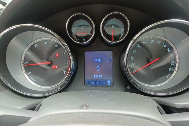 Used Buick Regal 2014 1.6T Fashionable Tech Edition Odometer Close Up