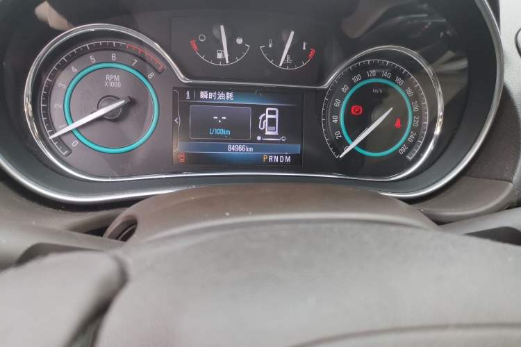Used Buick Regal 2014 2.0L Elite Fashion Edition Odometer Close Up