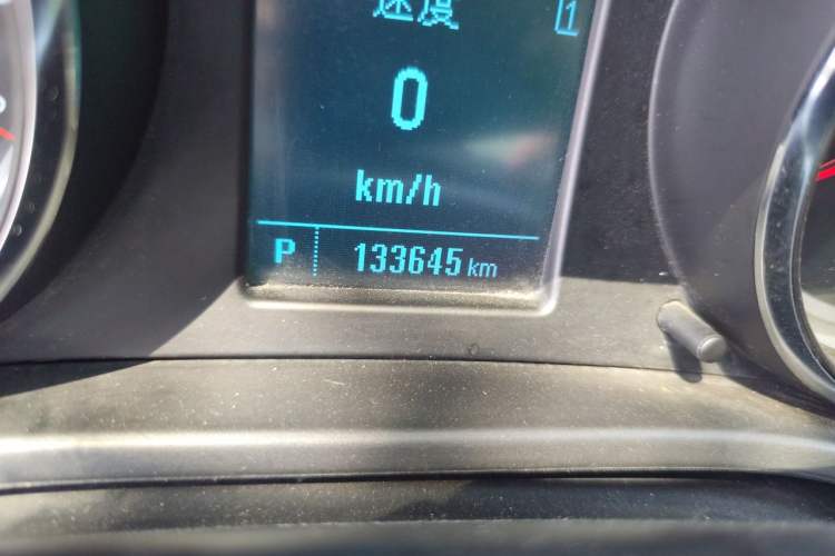 Used Buick Regal 2014 1.6T Fashionable Tech Edition Odometer Close Up