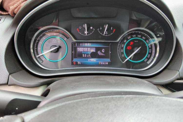 Used Buick Regal 2014 2.0L Elite Fashion Edition Odometer Close Up