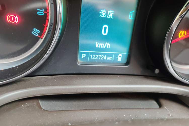 Used Buick Regal 2014 2.0L Leading Fashion Edition Odometer Close Up