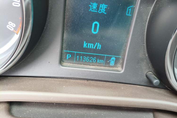 Used Buick Regal 2014 2.0L Leading Fashion Edition Odometer Close Up