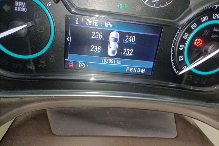Used Buick Regal 2014 2.0L Elite Fashion Edition Odometer Close Up